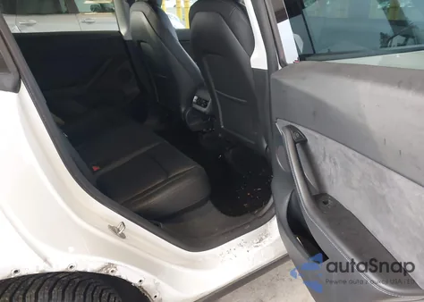 2021 Tesla Model Y Long Range Dual Motor All-Wheel Drive z USA, uszkodzony, nr VIN 5YJYGDEE0MF261369